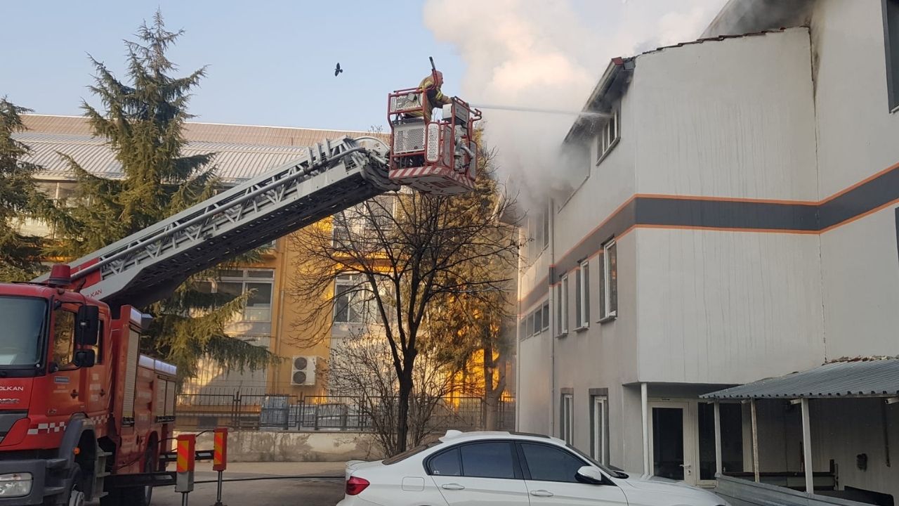 İnegöl Tarım ve Orman Müdürlüğü Binasında Yangın Çıktı