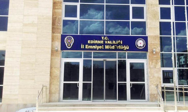 Edirne'de Gümrük Kaçağı Tütün ve 420 Paket Sarma Sigara Ele Geçirildi