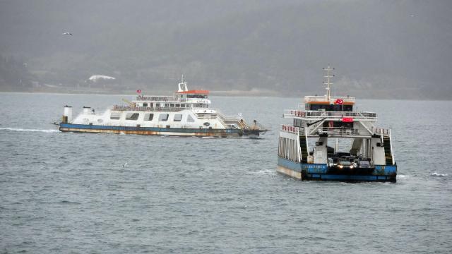 Çanakkale'deki Feribot Seferleri İptal Edildi