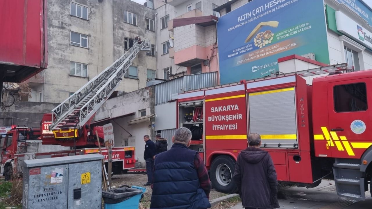 Sakarya'daki Bir Apartmanda Korkutan Yangın