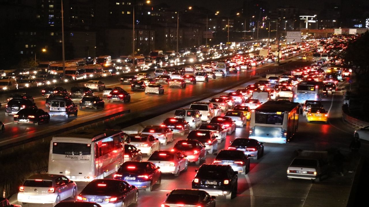 Araç Kullananların Dikkatine! Trafik Yoğunluğu Yüzde 75'i Aştı