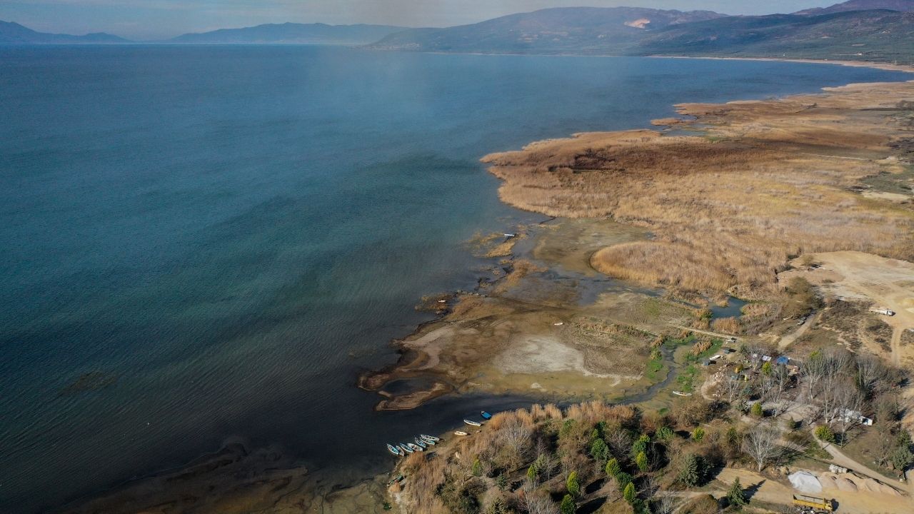 Bu Kuraklık Normal Değil! İznik Gölü'nde Çekilme 100 Metreyi Gördü