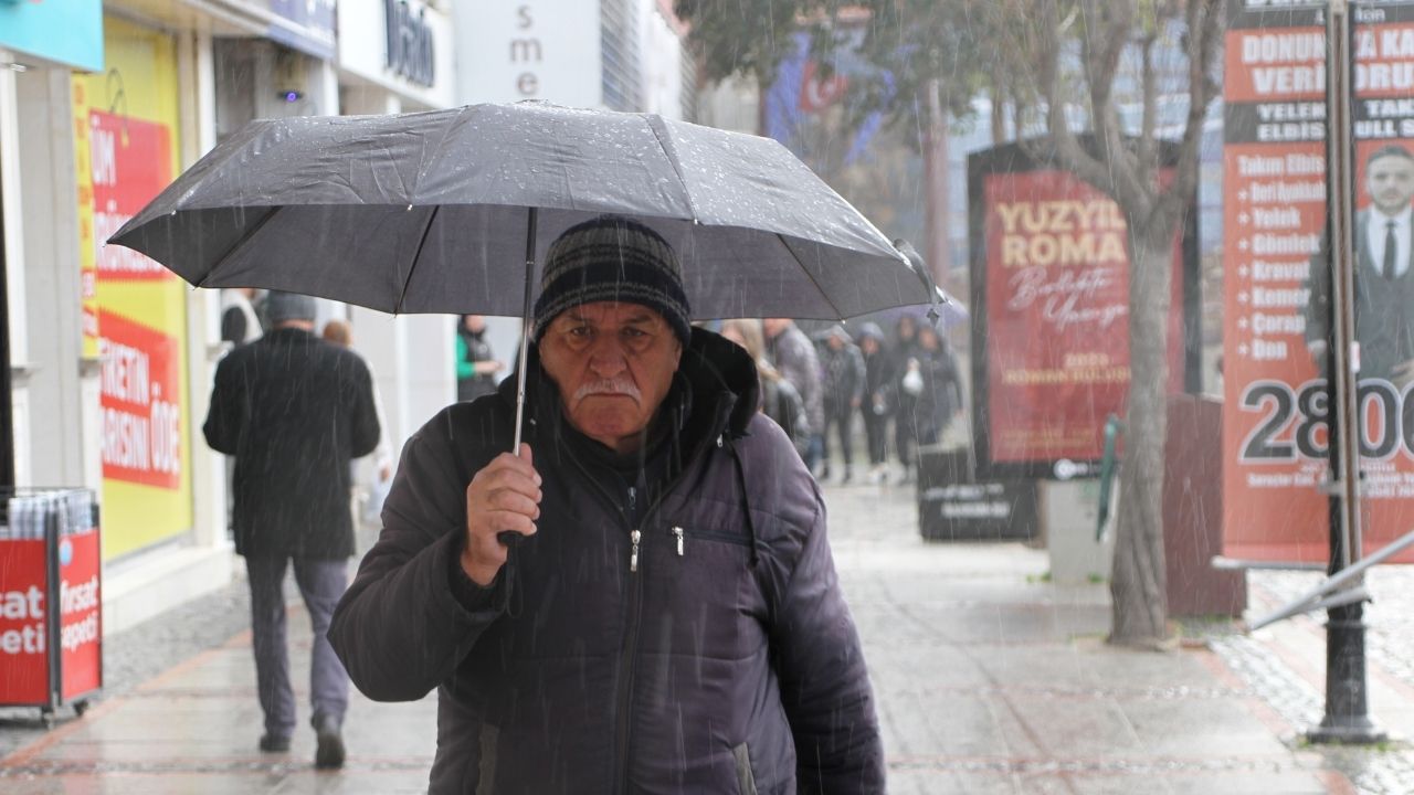 Sağanak Yağış Edirne'de Hayatı Felç Etti