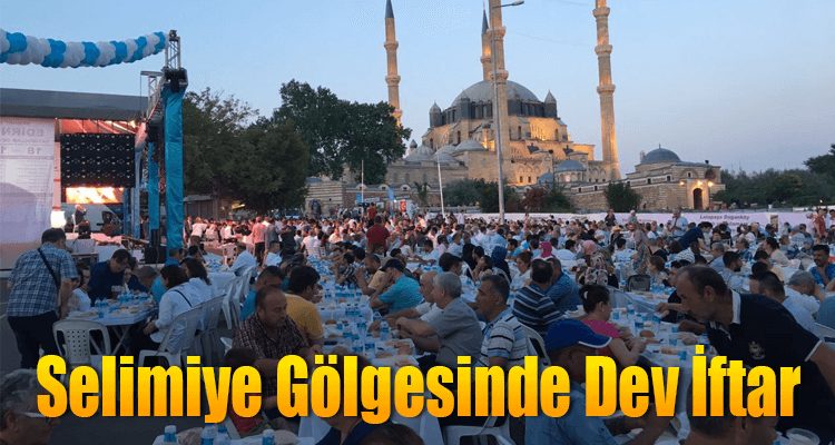 Selimiye Gölgesinde Dev İftar