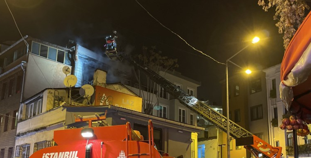 Beyoğlu'nda Feci Yangın! Acı Kayıp Yürekleri Yaktı