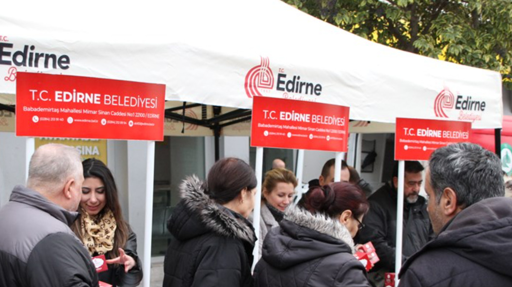 Edirne'de Kandil Simidi Dağıtıldı