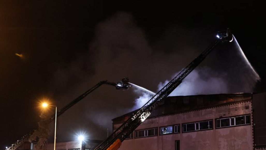 Pendik'teki Cam Fabrikasında Korkutan Yangın