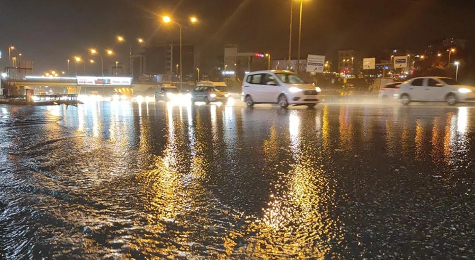 İstanbul'da Sağanak Yağış Hayatı Olumsuz Etkiledi