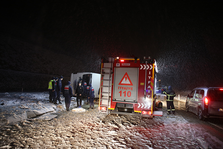 Tokat'ta Korkunç Yolcu Otobüsü Kazası: Muavin Öldü, 15 Kişi Yaralı