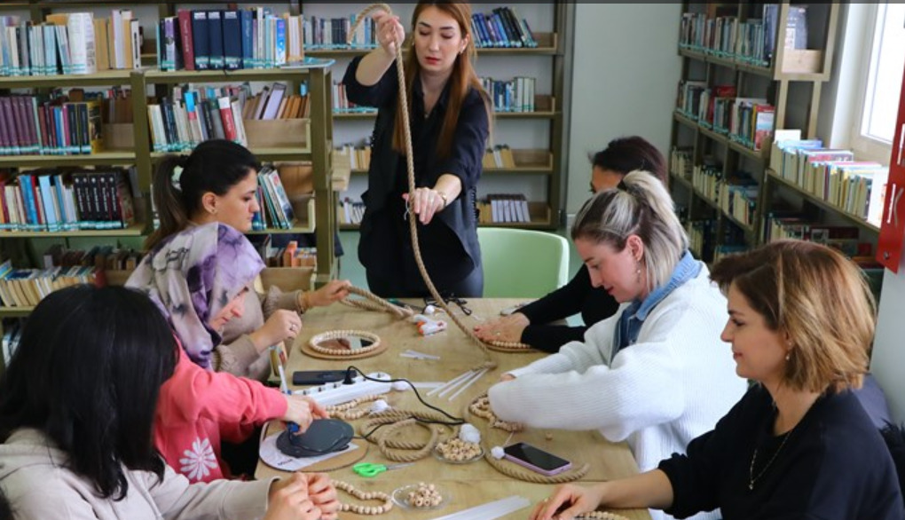 Tekirdağ'da Çocuklar Kitap Okurken Anneleri de Atölyelere Katılıyor