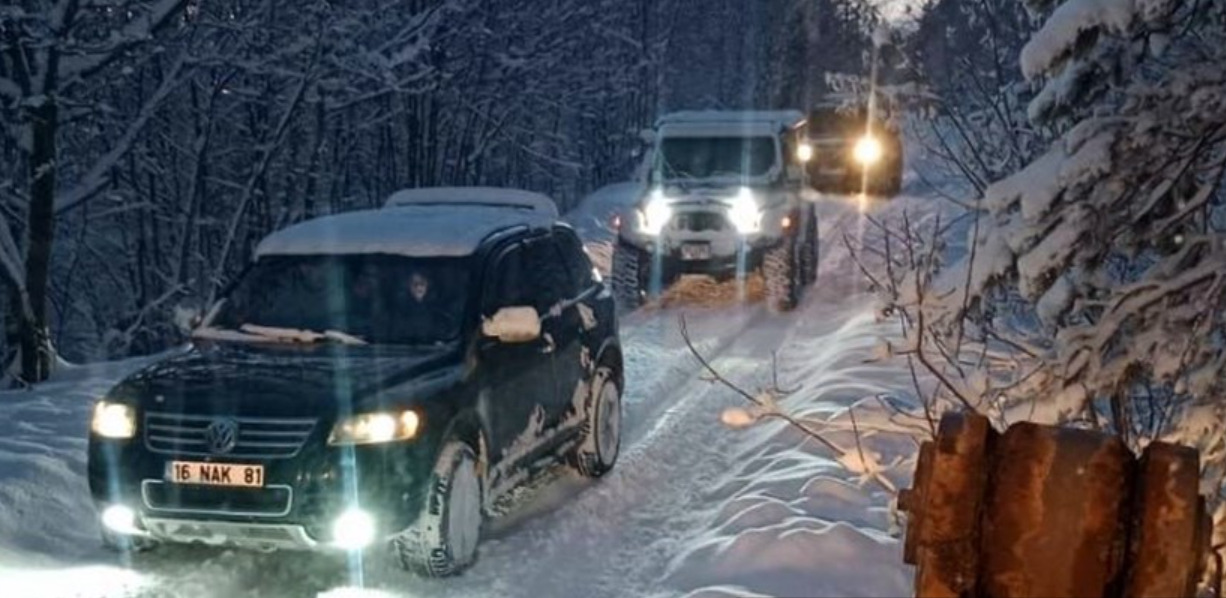 Sakarya'da Mahsur Kalan 10 Araç Kurtarıldı