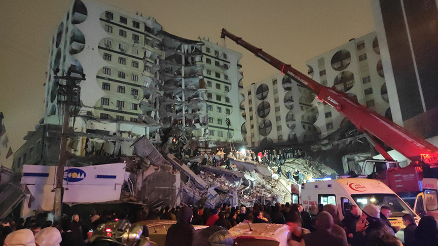 7.4 Büyüklüğündeki Deprem Sonrası Valiliklerden Kahreden Açıklamalar