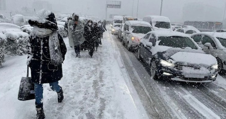 İstanbul'da Kar Yağışı Devam Ediyor