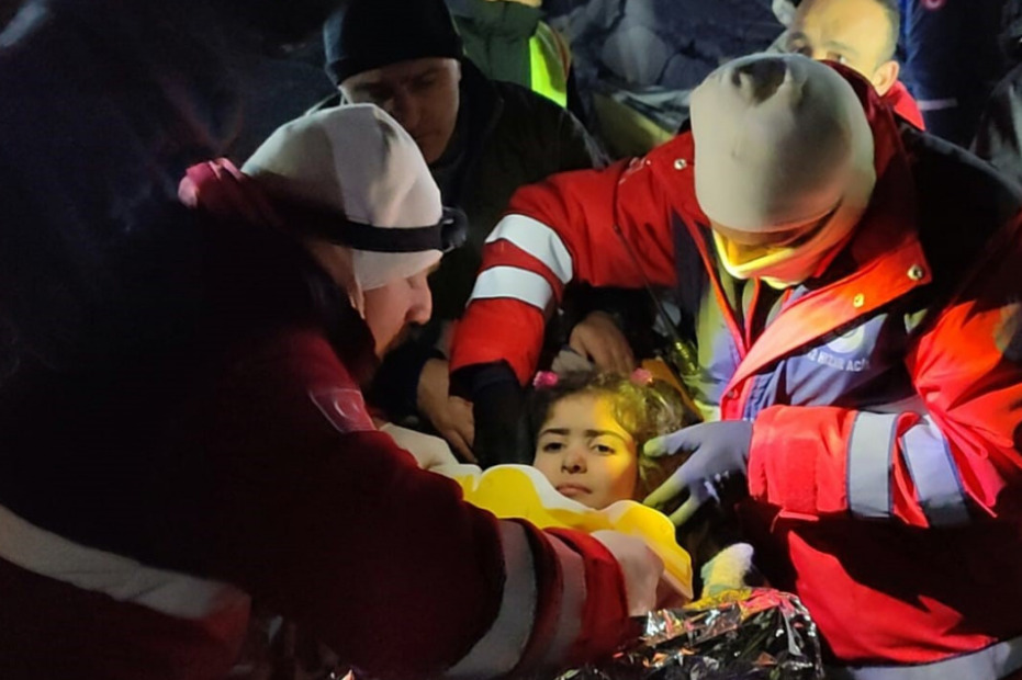 98 Saat Sonra Gelen Mucize! Hatay'da 16 Yaşındaki Kız Kurtarıldı