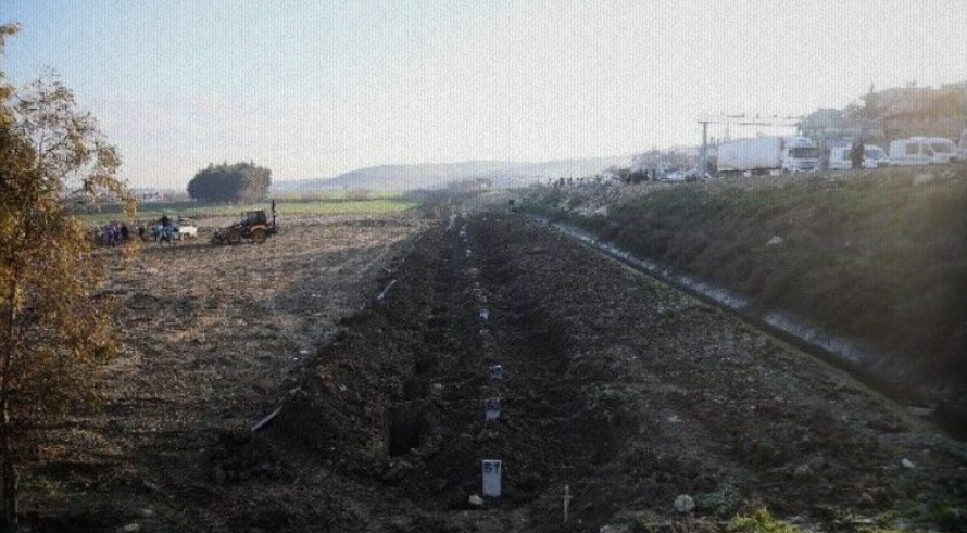 Depremde Yaşamını Yitirenler Hatay'da Numalarla Defnediliyor