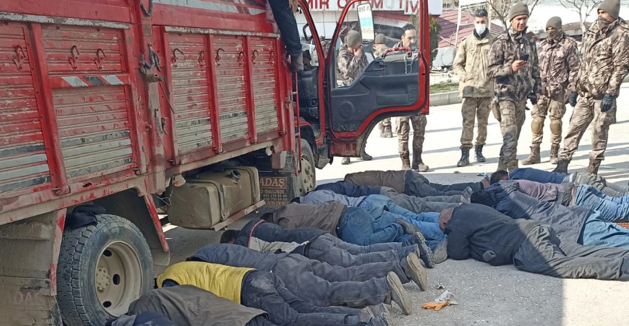 Enkazlarda Hırsızlık Girişimi! Özel Harekat Polisleri Yakaladı