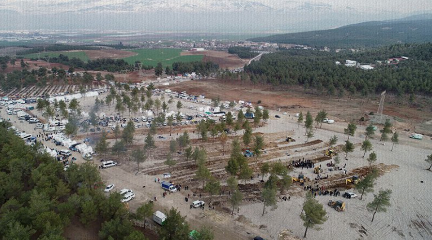 Bu Tabloya Yürek Dayanmaz! Binlerce Mezar Yan Yanat