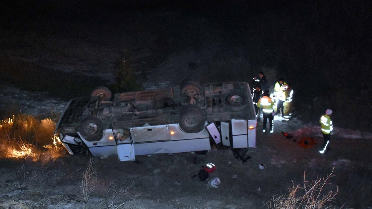 Deprem Bölgesinden Dönen Ekip Kaza Yaptı! Yaralılar Var