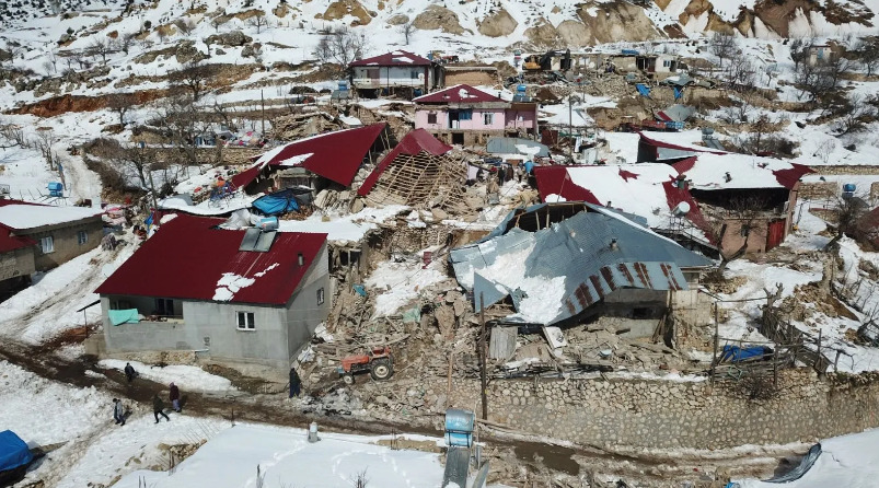 Kar Yağarken Depreme Yakalanan Köyde 130 Evden 20'si Kaldı