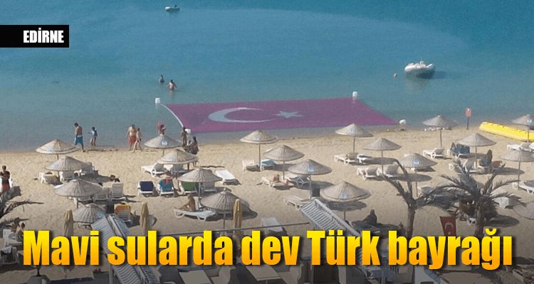 Mavi Sularda Dev Türk Bayrağı