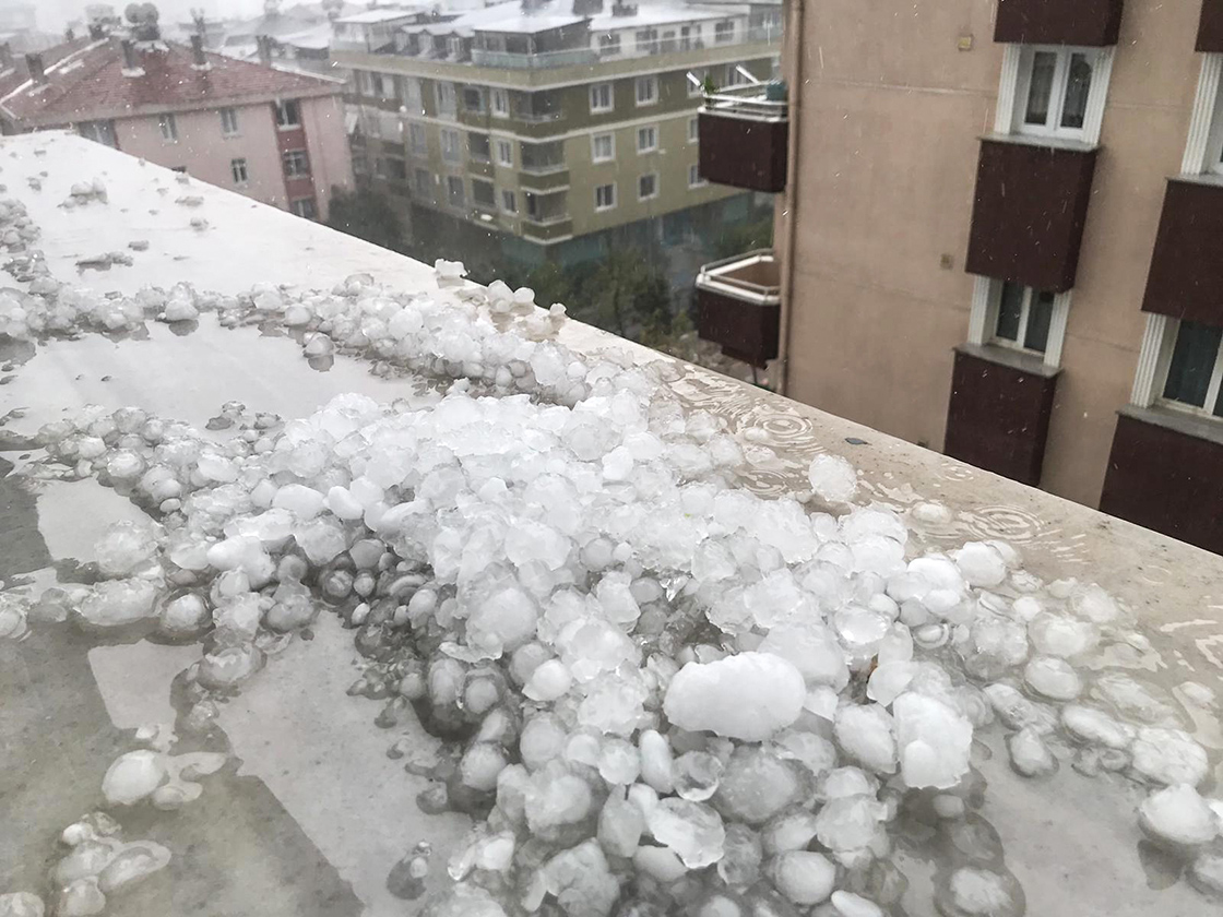 İstanbul'da Sağanak ve Dolu Etkili Oldu