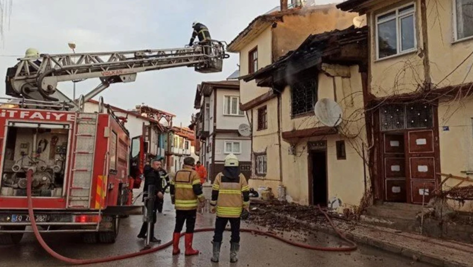 Evde Çıkan Feci Yangında 3 Kişi Yaşamını Yitirdi