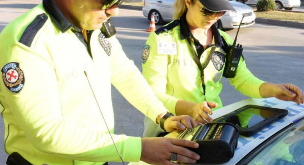 Trafiği Tehlike Düşüren Şahsa Ceza Kesildi