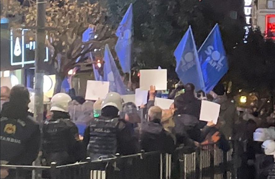 İstanbul'da İzinsiz Gösteri! Polis Gruplara Müdahale Etti