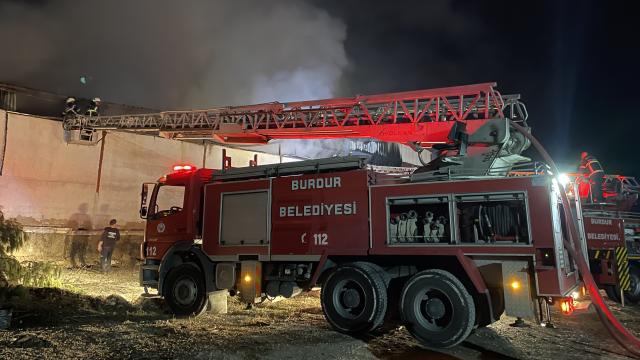 Fabrikada Korkutan Yangın! 5 İşçi Etkilendi