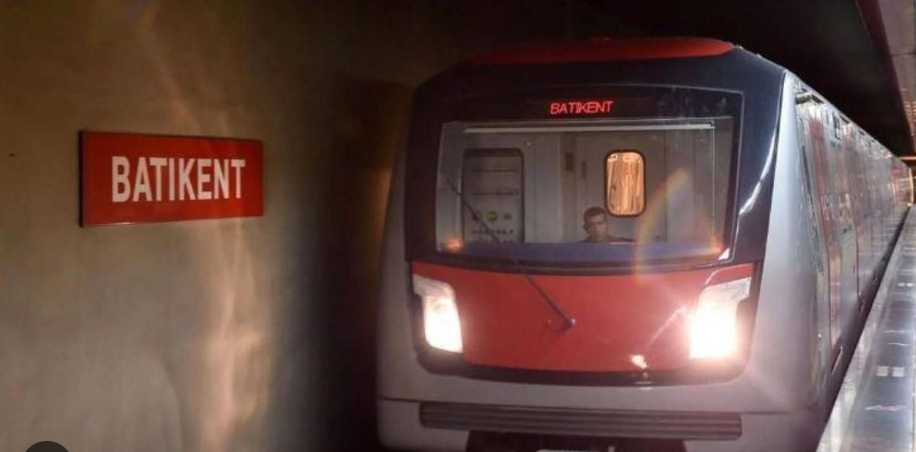 Metroda Hareketli Dakikalar! İntihar Girişiminde Bulunuldu