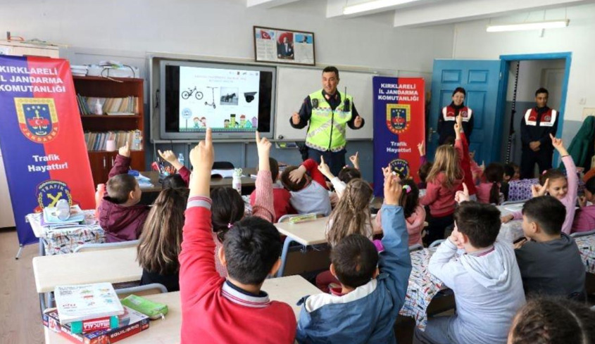 Kırklareli'nde Öğrencilere Güvenli Trafik Eğitimi Verildi