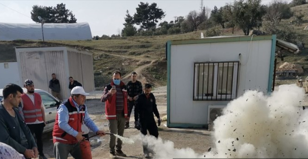 Edirne'den Deprem Bölgesine Giden Öğretmenler Yangın Tatbikatı Gerçekleştirdi