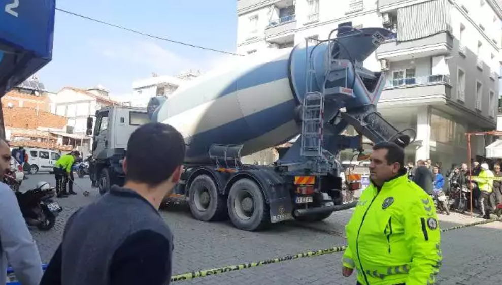 Beton Mikserin Çarptığı Kadın Hayatını Kaybetti, Kızı Yaralandı