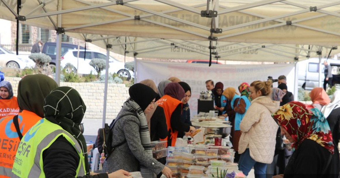 Tekirdağ'da Depremzedeler İçin Kermes Düzenlendi