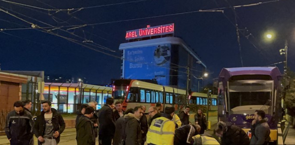 Cevizlibağ'da Tramvay Raydan Çıktı, Seferler Aksadı