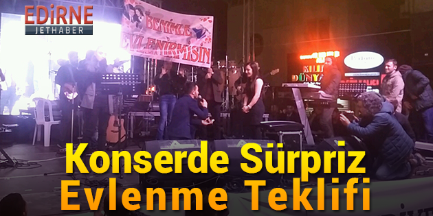 Sevgililer Günü Konserinde Sürpriz Evlenme Teklifi