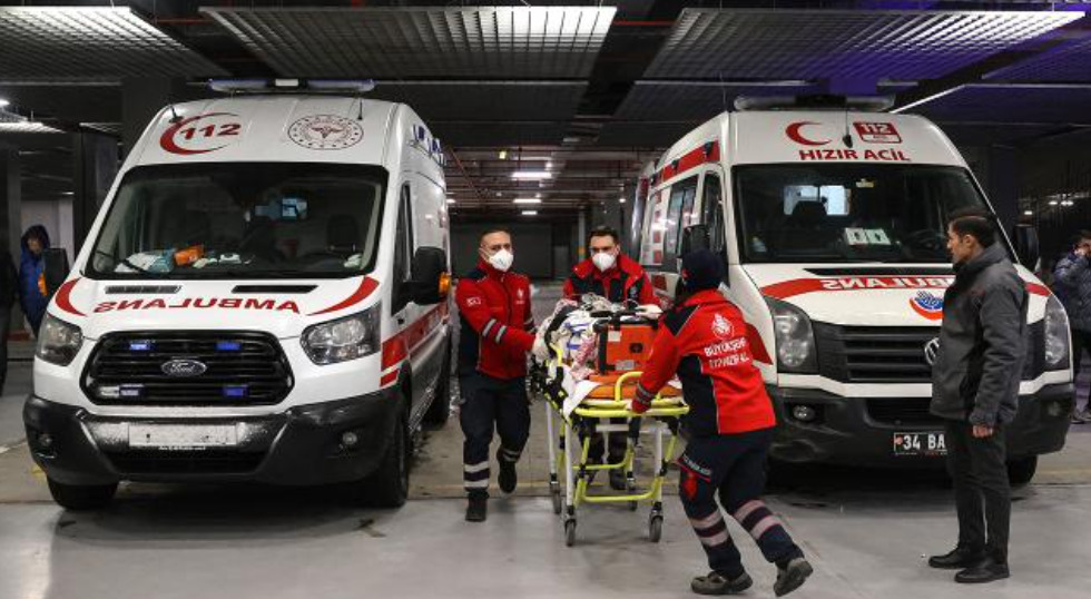 İstanbul'a Getirilen Depremzedelerin Tedavisi Sürüyor