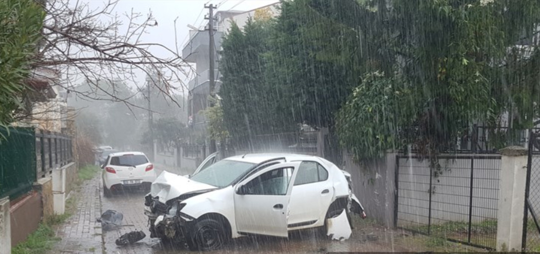 Polisten Kaçan Şahıslar Kazaya Sebep Oldu, 1 Kişi Ağır Yaralandı