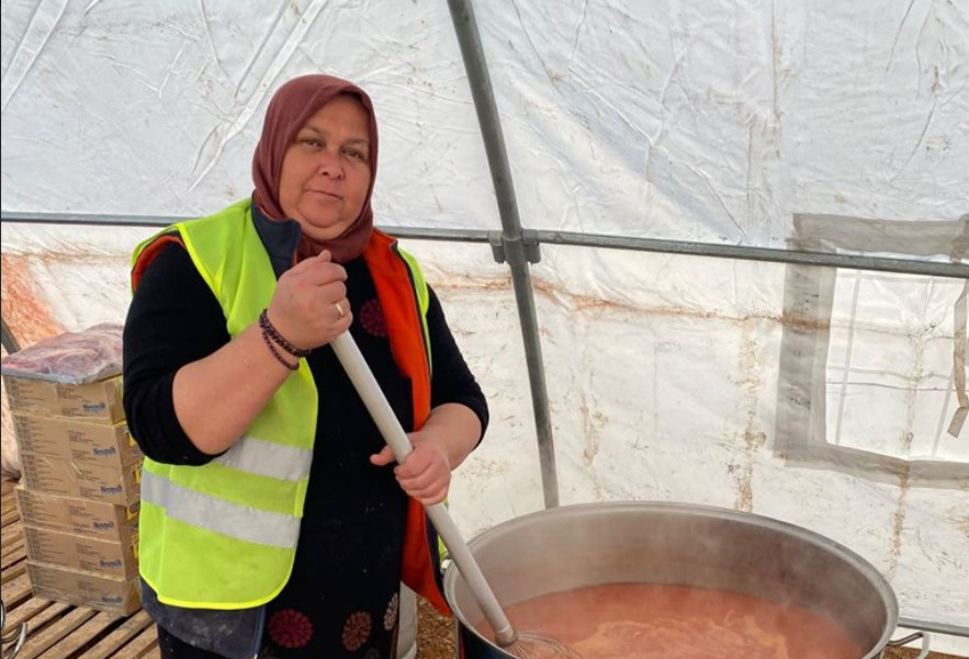 Lokantacı Şenay Salam, Edirne'den Elbistan'a Depremzedeler İçin Gitti