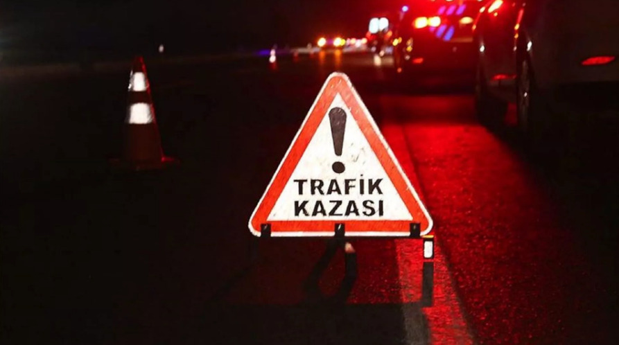 Sakarya'da 3 Araç Zincirleme Trafik Kazasına Karıştı: 1 Ölü, 3 Yaralı