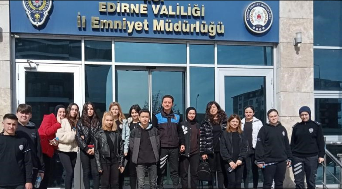 Öğrenciler Edirne Emniyet Müdürlüğü'nü Ziyaret Etti