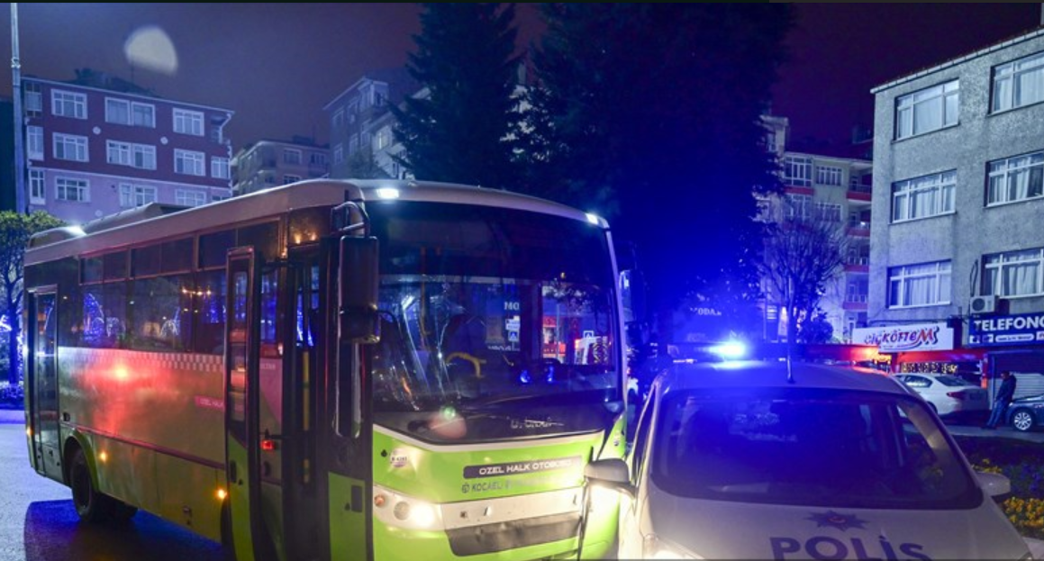 Birçok Araca Çarpıp Kaçan Midibüs Sürücü Kovalamaca Sonrası Yakalandı