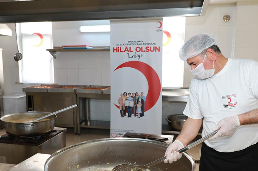 Türk Kızılay Karamürsel Aşevi'nde İftar Programı Gerçekleştirildi