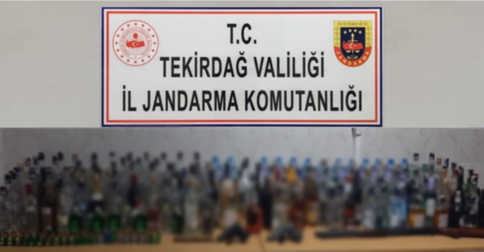 Tekirdağ'da 260 Litre Kaçak İçki ve 3 Ruhsatsız Silahla Yakalanan Şahıs Yakalandı