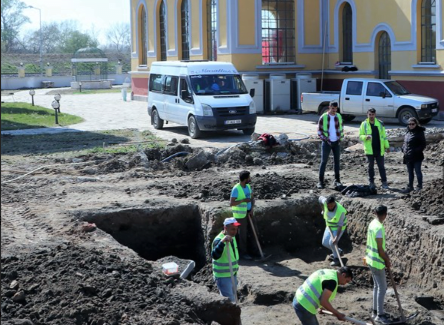 Edirne'de Osmanlı Mezar Taşları Bulundu