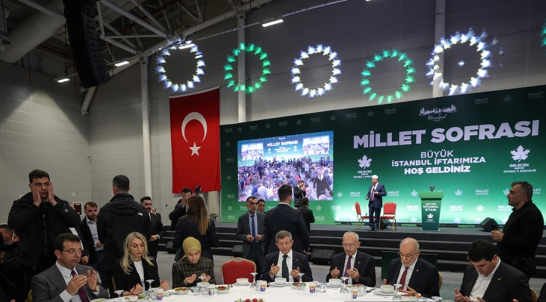 Siyasiler 'Millet Sofrası'nda Bir Araya Geldi