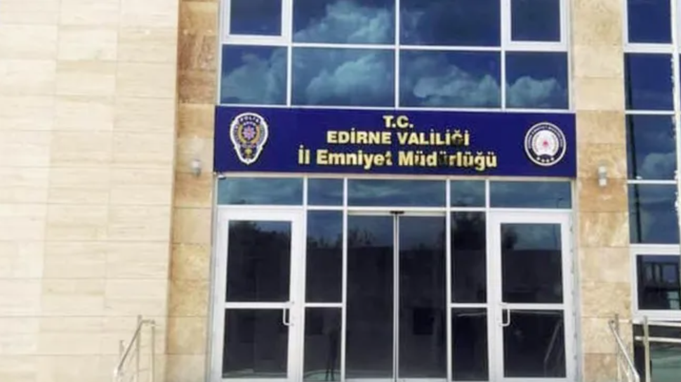 Edirne'de Polisten Vatandaşlara Bilgilendirme Eğitimleri Verildi