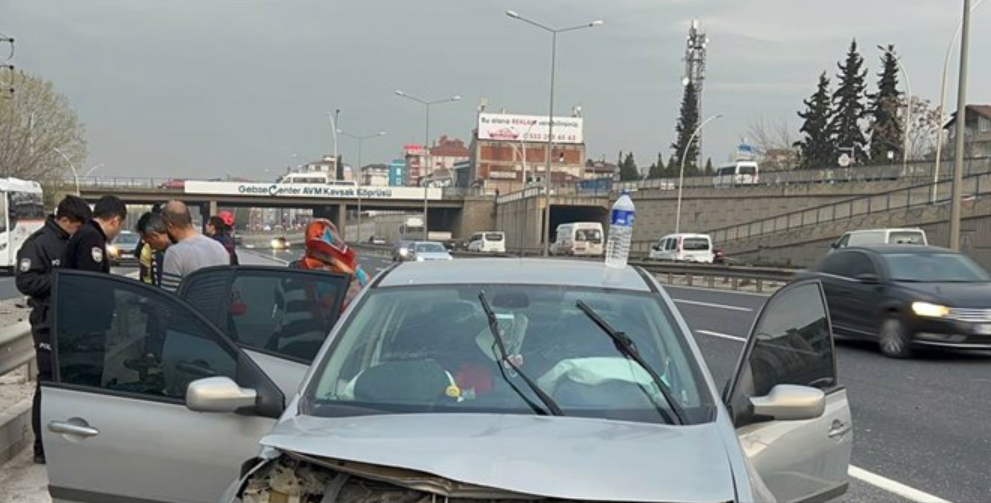 Feci Kazada Tır ile Otomobil Çarpıştı, 2 Kişi Yaralandı