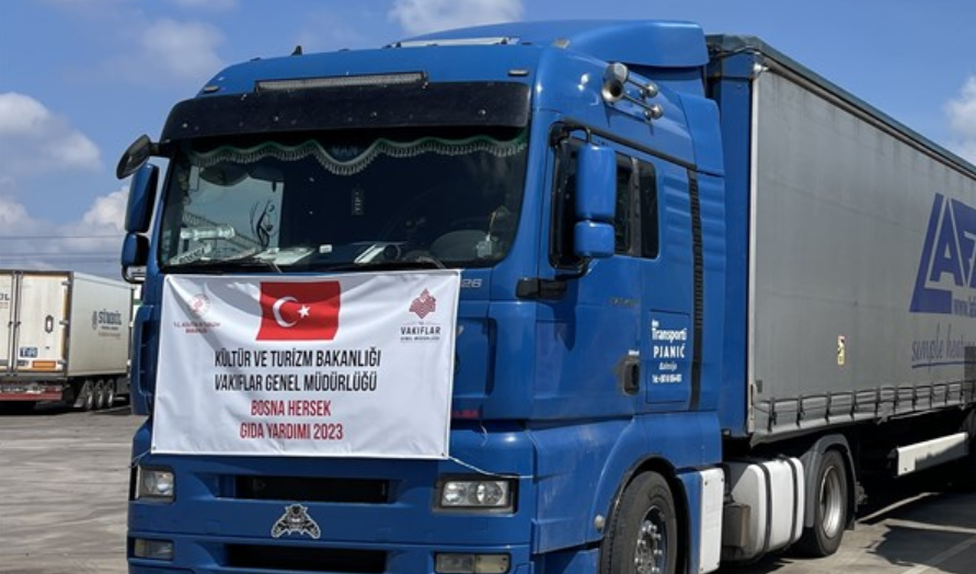 Edirne'deki Çalışanlar Yardım Tırlarını Uğurladı