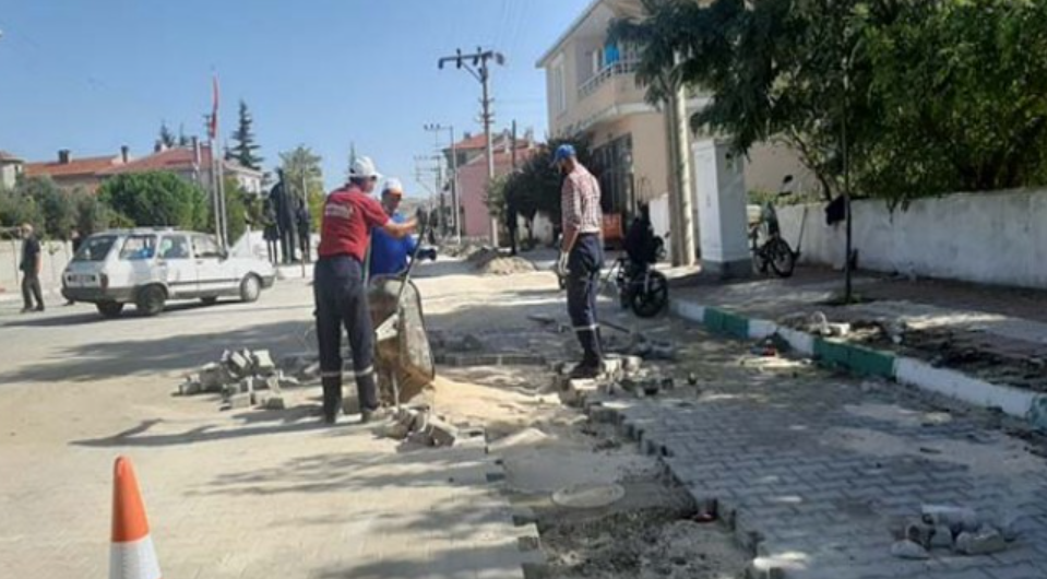 Kaynarca'da Yol ve Kaldırım Çalışmaları Sürüyor